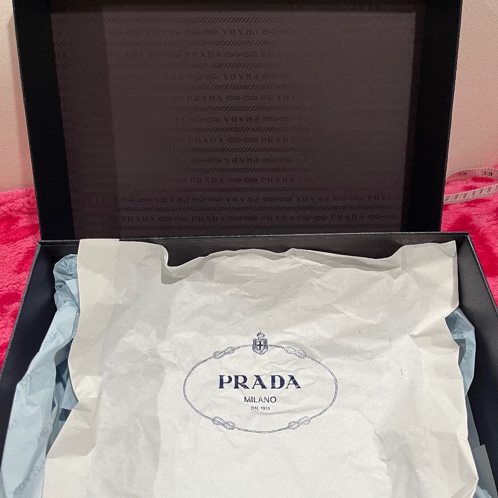 Prada Box - Picture 4 of 4